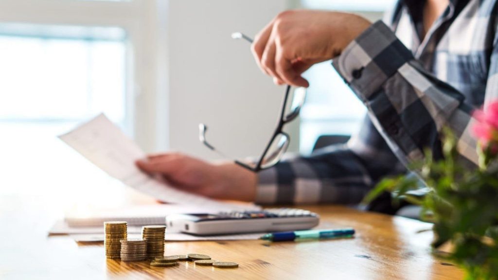 Should I Withhold Taxes When Filing for Unemployment? 2 Pros of Withholding Taxes from Unemployment