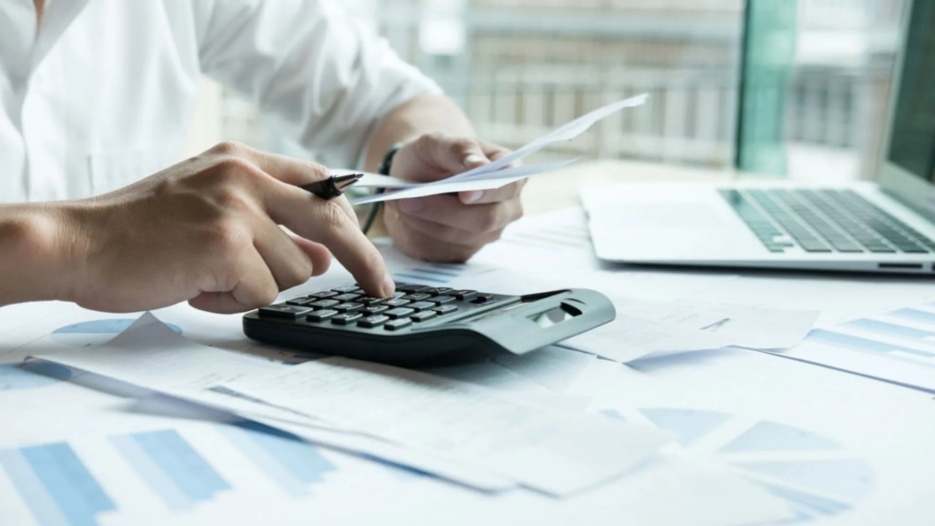 Who Should Process the W2 If a Company Is Switching HCM Systems Mid Year? 1 Who Should Process the W2 If a Company Is Switching HCM Systems Mid Year